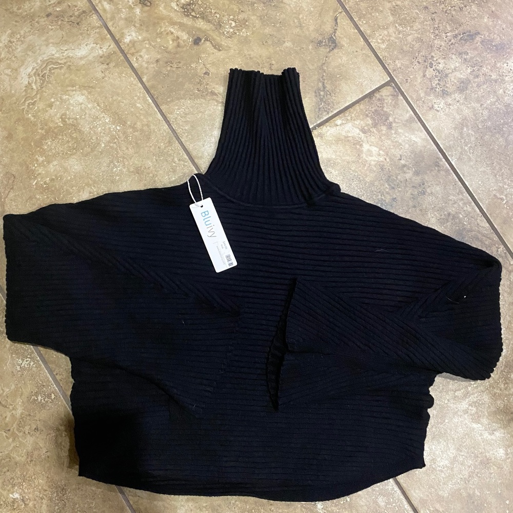 Cropped Turtle Neck -  Flared Sleeves